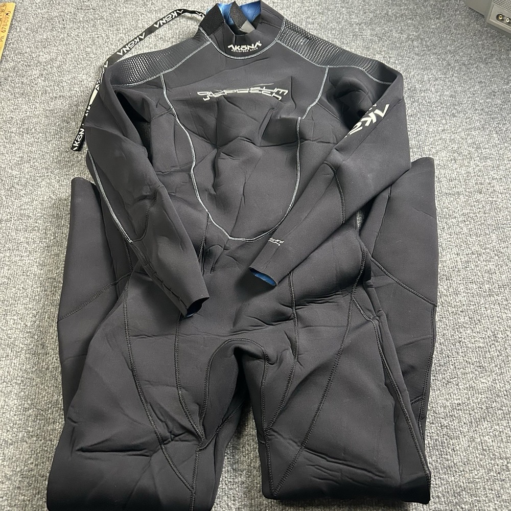Akona Quantum Stretch 3mm Womens Full Wetsuit Size 11/12 Black, Zip Up Back